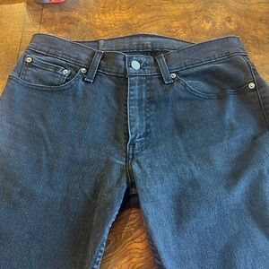 Levis 511. Frayed hem. 31x32. Black